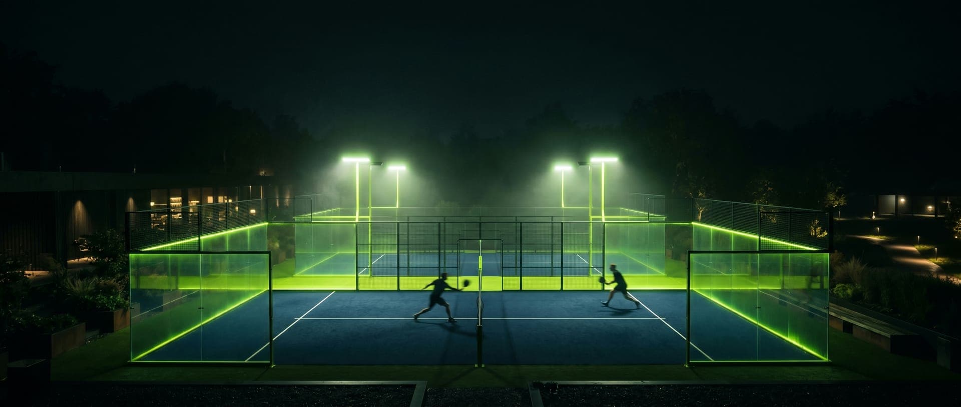 VOLEA — cancha de pádel iluminada